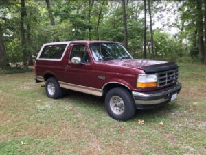 With nearly 300,000 miles on the clock, Bruce’s 1996 Bronco is a testament to Ford durability, now receiving much-needed rust repair to prepare for its next chapter.