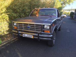 A 1986 Ford F150 XLT 4x4 with roof-mounted yellow lamps, owned by Heinz Bohdal in Germany and featured in the 2020 Virtual Truck Show.